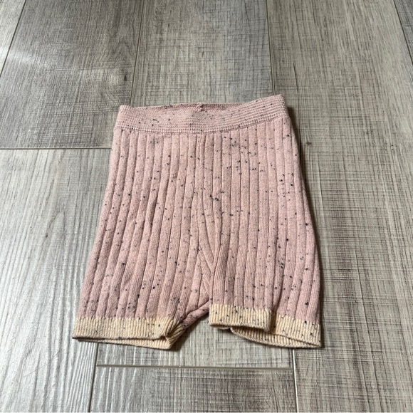 7 AM Grey Short Sleeve Top, Biker Shorts & Hat Set - Cozy Ribbed Knit 9-12 month - Picture 12 of 12